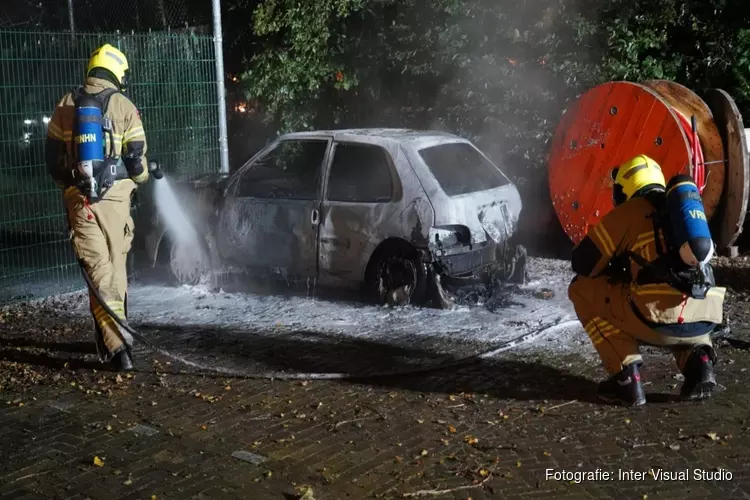 Auto door brand verwoest op parkeerplaats in Groet