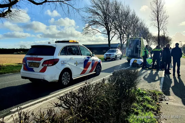 Brommerrijder gewond na aanrijding in Egmond-Binnen