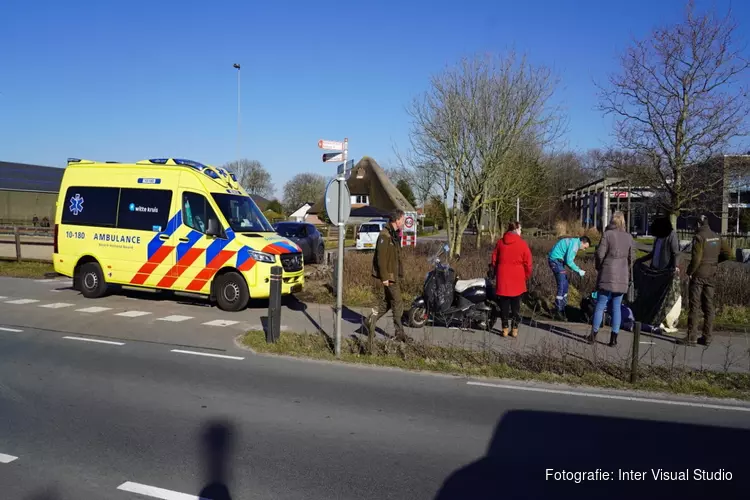 Scooterrijdster gewond op de Heereweg in Egmond