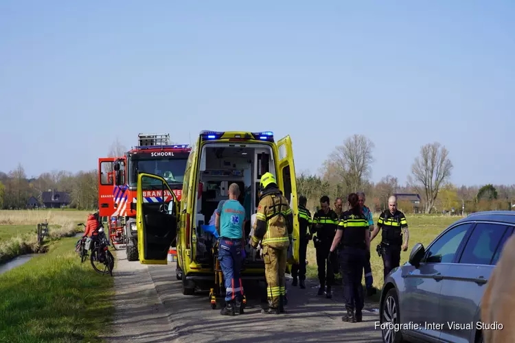 Fietsster uit sloot gered in Bergen