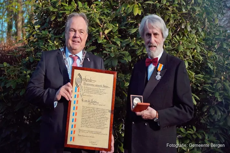 Muzepenning voor Gerard van der Leeden uit Bergen