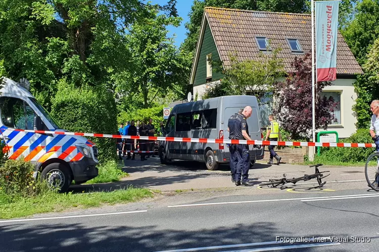 Wielrenner zwaargewond na botsing in Egmond-Binnen