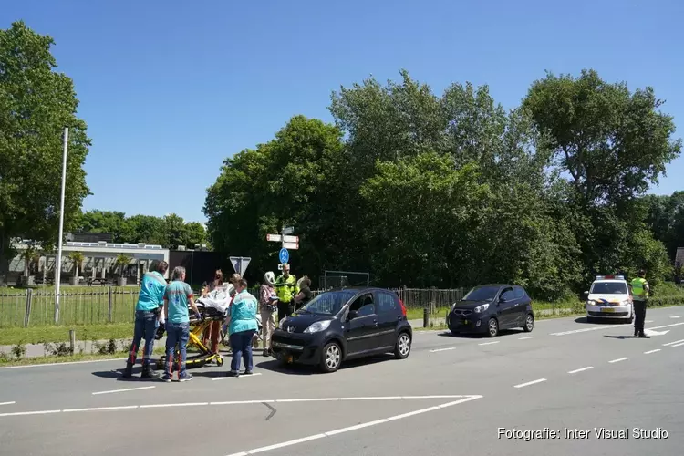 Oudere vrouw aangereden in Egmond aan den Hoef