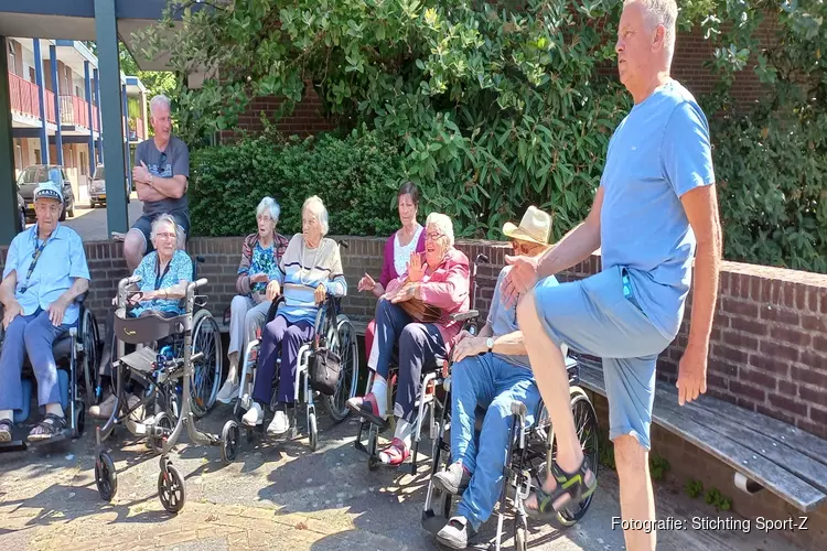 Bewoners woonzorgcentrum De Marke genieten van deelname aan sportcarrousel