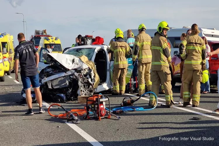 Meerdere gewonden bij ongeval tussen auto en camper op N9, weg afgesloten