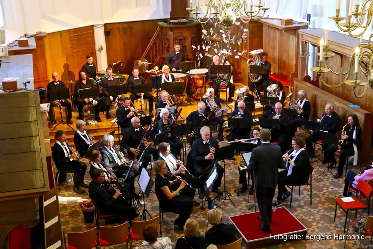 Dirigent Jeroen Drenth neemt afscheid op jubileumconcert