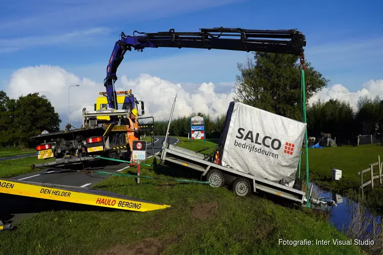 Aanhanger schiet los op Hoeverweg