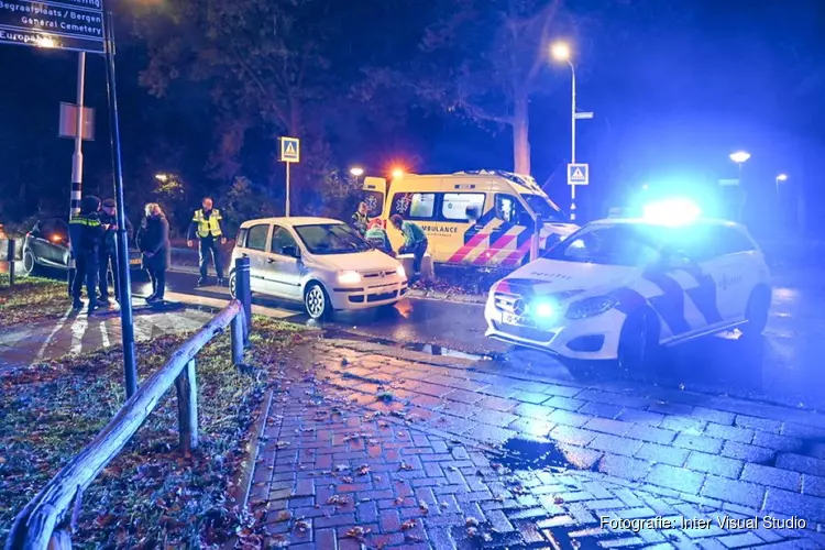 Voetganger aangereden in Bergen, slachtoffer naar het ziekenhuis