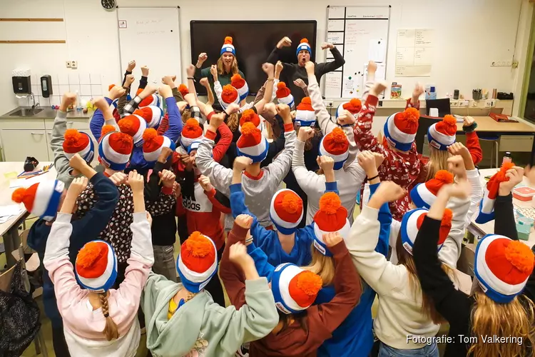 Groep 8 De Kiem uitgedaagd tijdens de Egmondse Nieuwjaarsduik