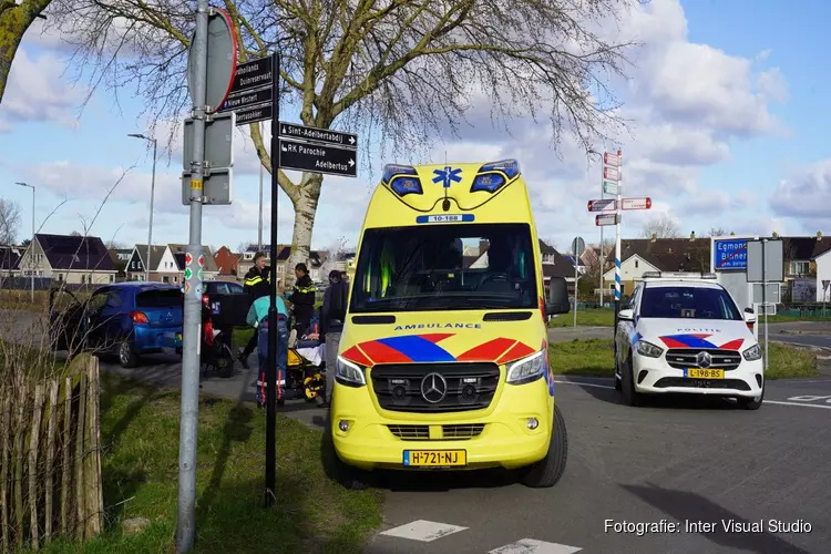 Scooterrijder lichtgewond bij aanrijding in Egmond-Binnen