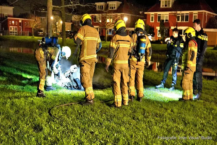 Mogelijk gestolen scooter in brand in Egmond