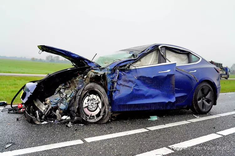 &#39;Zelfrijdende Tesla rijdt tegen vrachtwagen&#39;