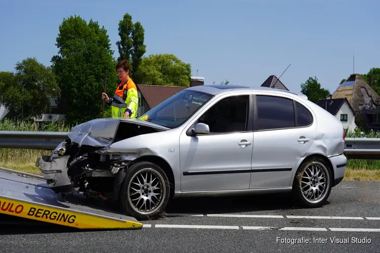 Automobiliste crasht op N9 bij Bergen