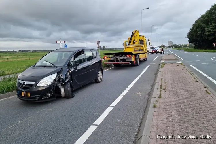 Auto raakt van de weg in Egmond aan den Hoef, bestuurder aangehouden