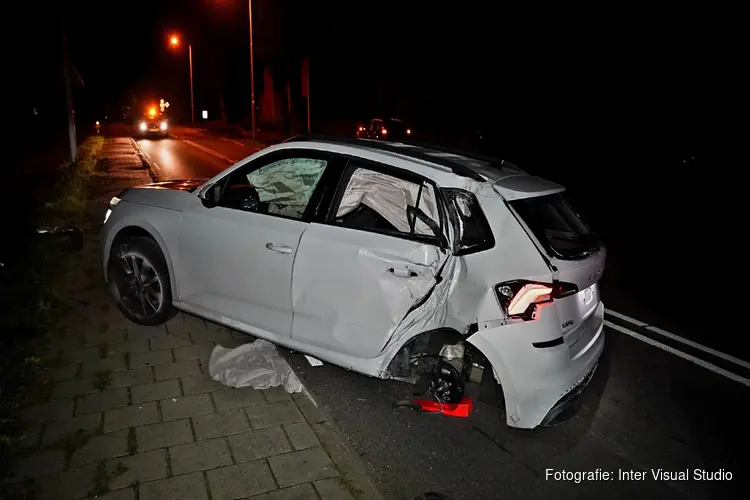Auto verliest wielen bij ongeval in Egmond-Binnen