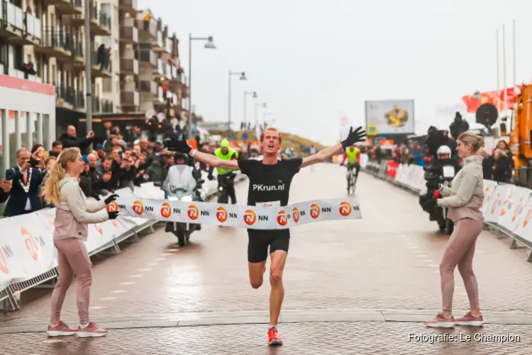 Lucas Nieuweboer zorgt na 18 jaar voor Nederlandse winst bij NN Egmond Halve Marathon