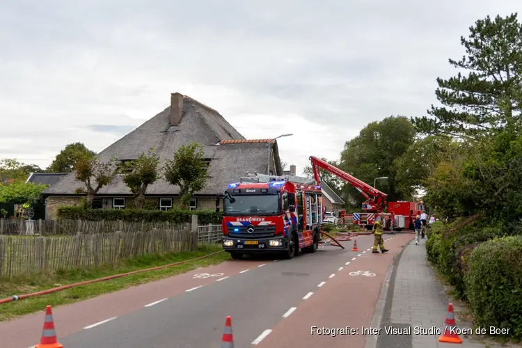 Brand in woning met rieten kap in Groet