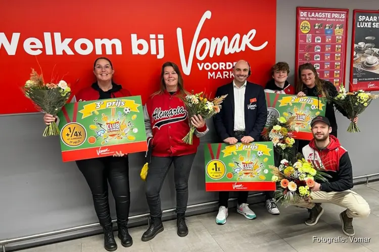 Vomar Voordeelmarkt verdubbelt voor het derde jaar op rij het sponsorbedrag van diverse clubs in Alkmaar en omgeving