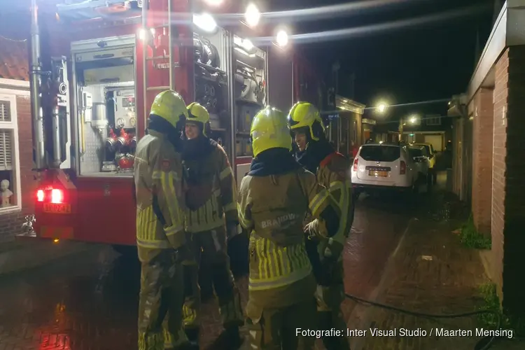 Korte brand in Egmond aan Zee: vrouw naar ziekenhuis