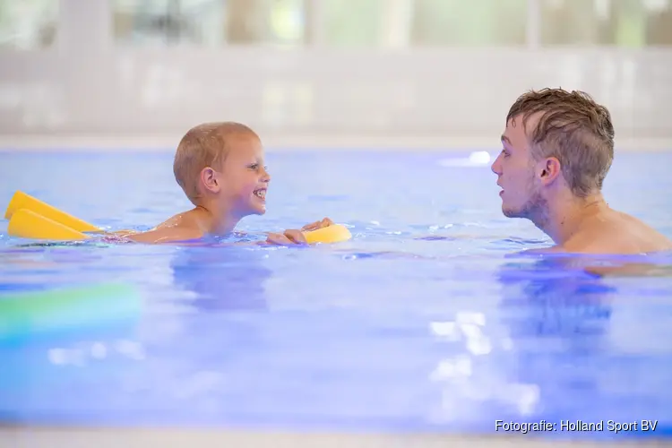 Vinginyo (5 jaar) heeft wekelijks zwemles bij zwembad De Beeck. Zijn moeder, Astrid, verteld over haar ervaringen met ABC-zwemles in het Bergens zwembad.