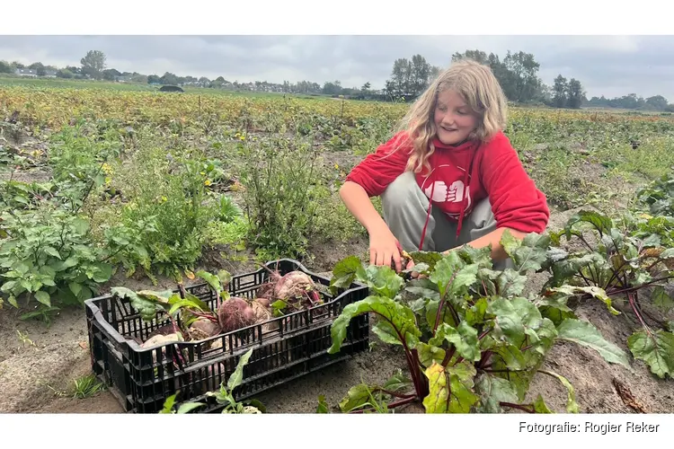 Adriaan Roland Holst en Herenboeren Duinstreek starten Boerderijschool