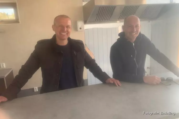 Sander en Fritz bouwen nagelnieuw strandpaviljoen in Bergen aan Zee