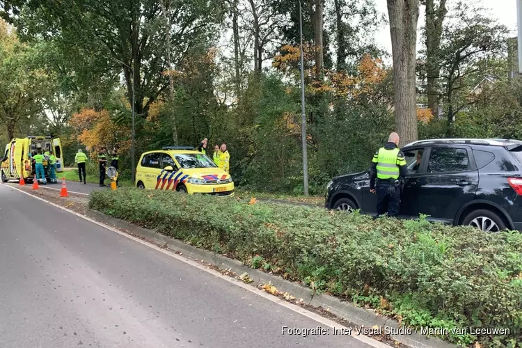 Vrouw gewond na aanrijding op zebrapad