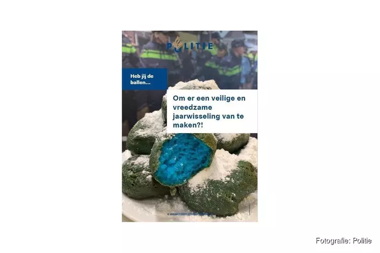 Politie Alkmaar-Duinstreek trakteert op blauwe oliebollen