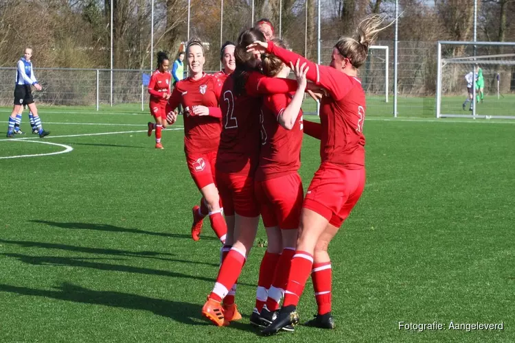 Vrouwen VV Bergen schrijven historie met promotie naar 2e klasse