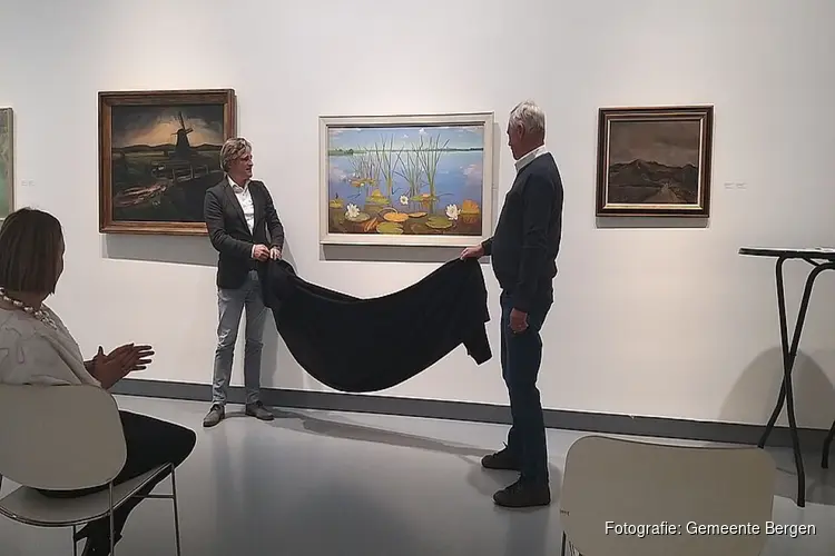 Kranenburgh draagt schilderij van betekenis over aan Museum van Egmond