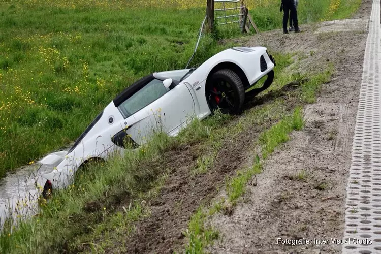 Peperdure Lotus gecrasht aan Kogendijk