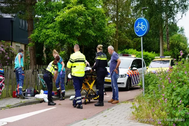 Wielrenner gewond na aanrijding in Schoorl